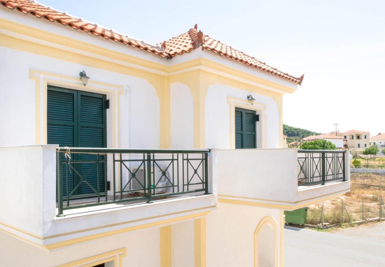Irides Apartments Megalochori  Екстериор снимка