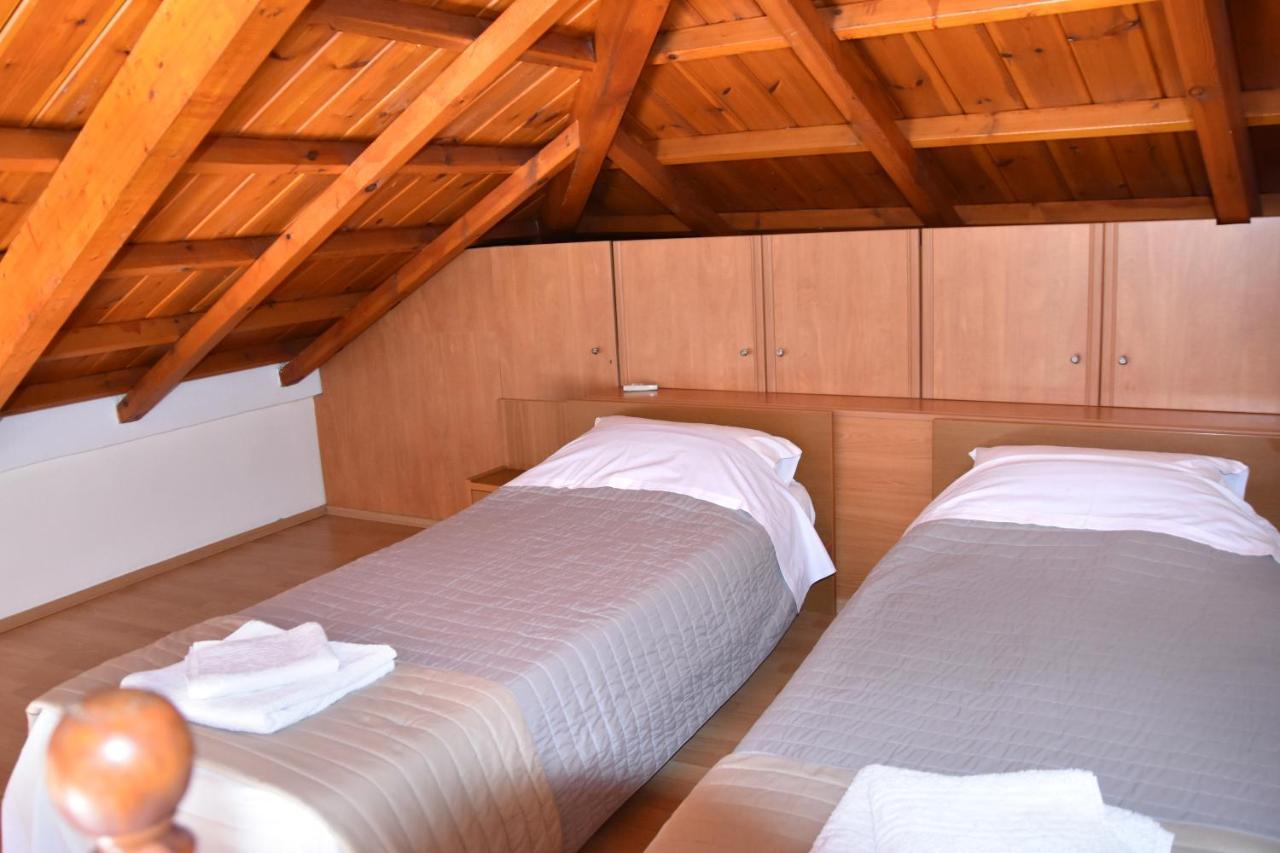 Irides Apartments Megalochori  Екстериор снимка