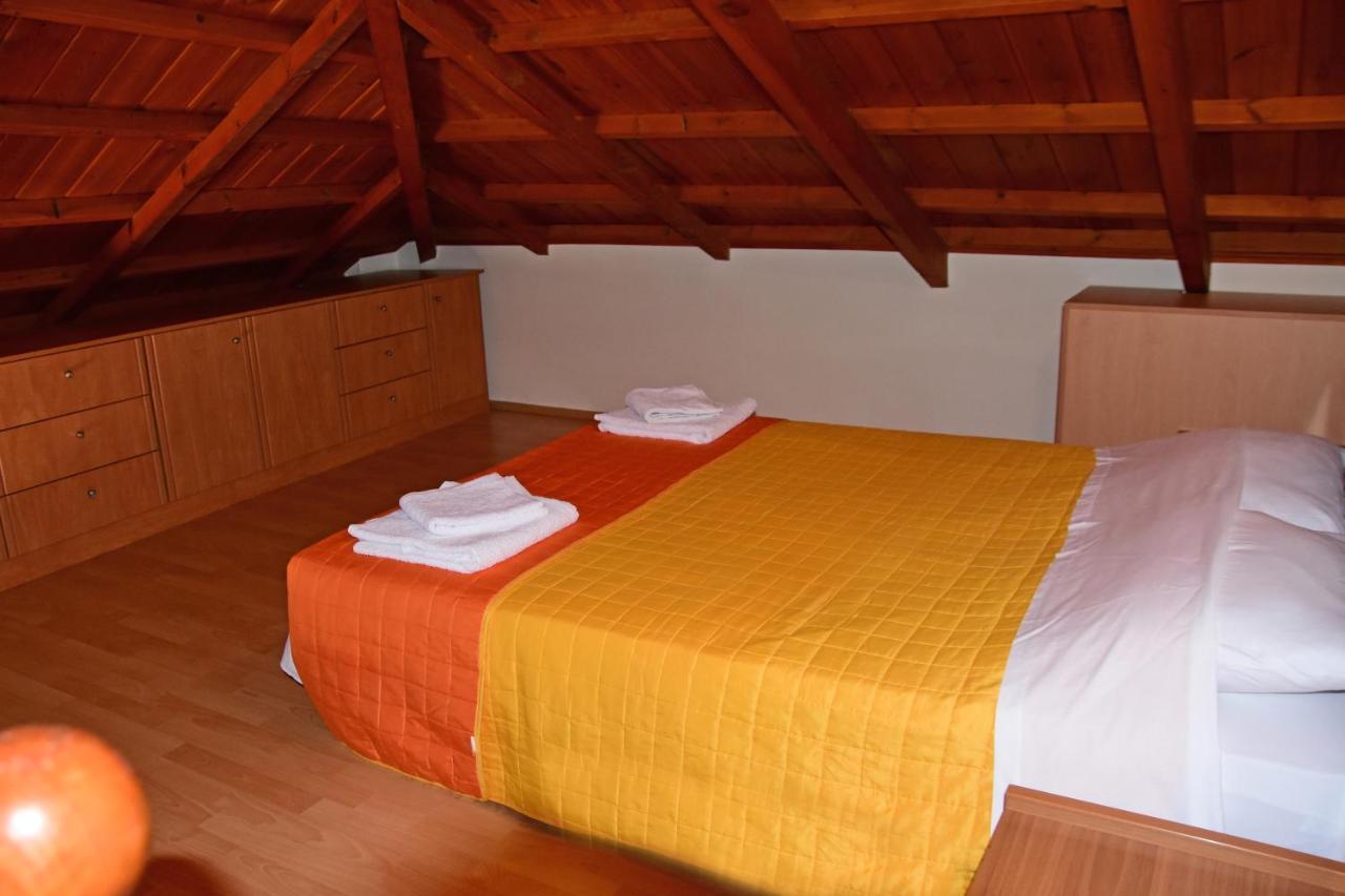 Irides Apartments Megalochori  Екстериор снимка