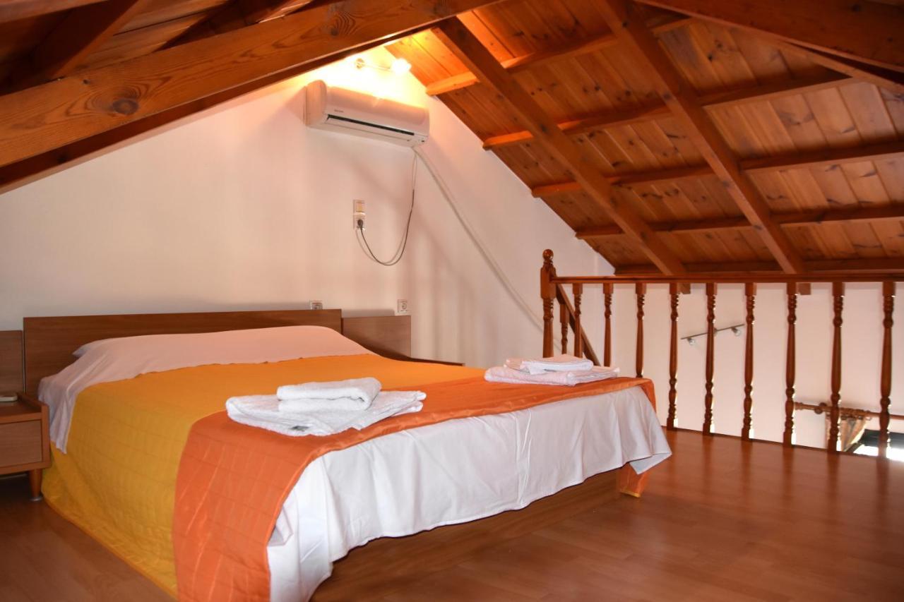 Irides Apartments Megalochori  Екстериор снимка