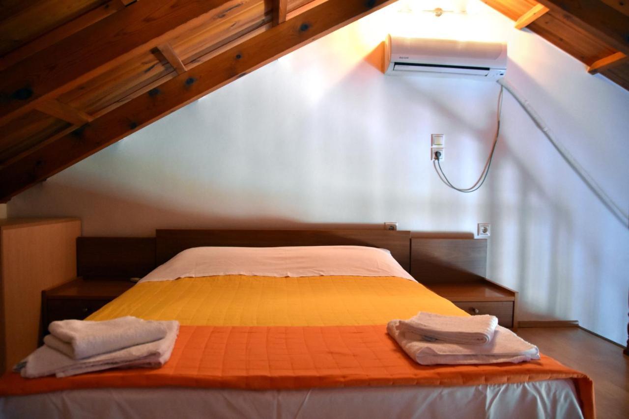 Irides Apartments Megalochori  Екстериор снимка